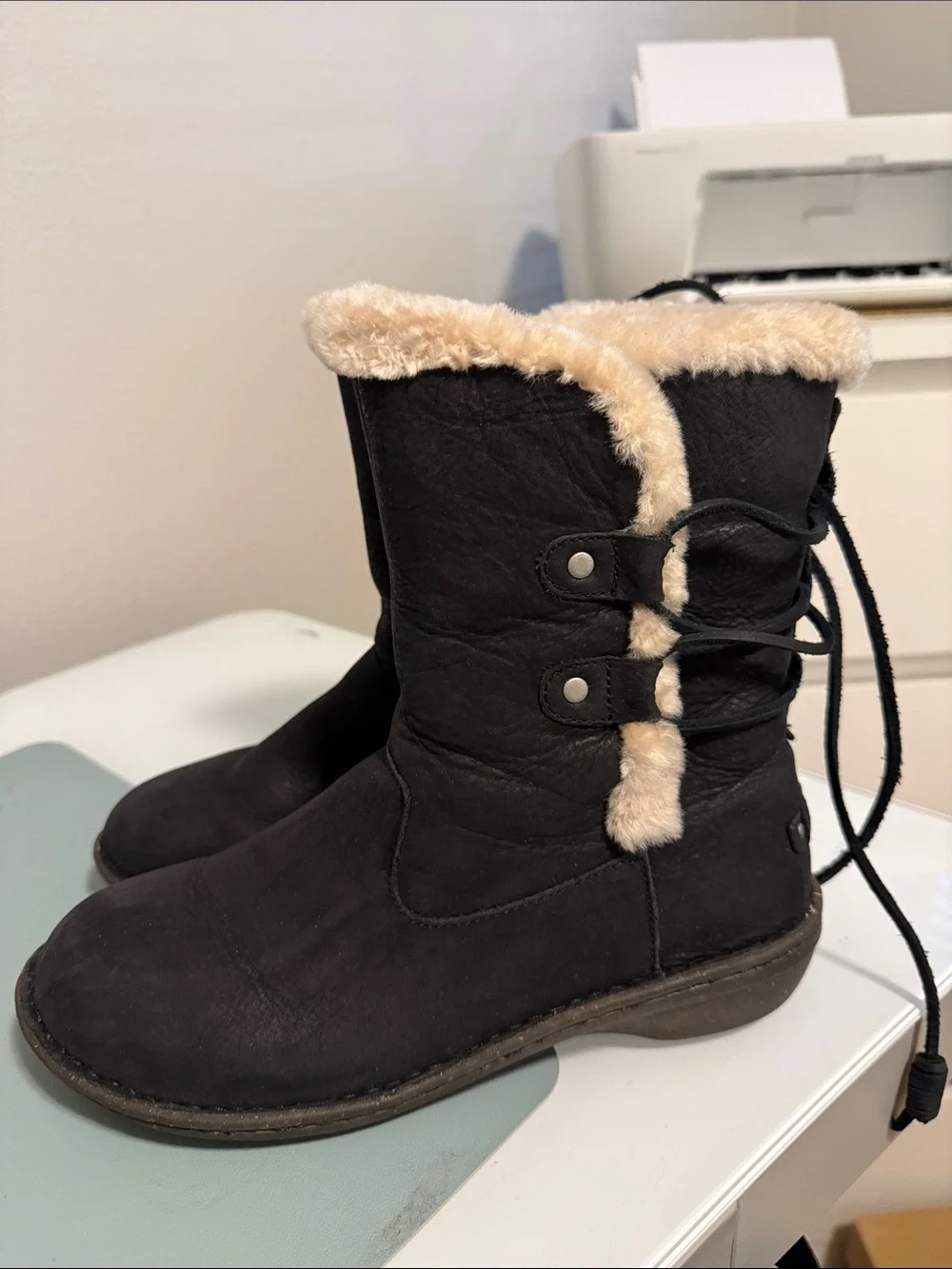Ugg Akadia Women’s Black Faux-Shearling Winter Boots